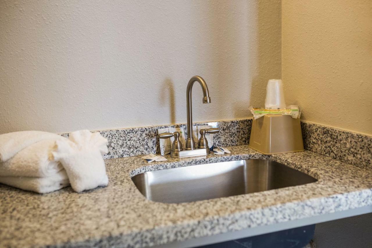 Merit Inn And Suites Μπόμοντ Εξωτερικό φωτογραφία