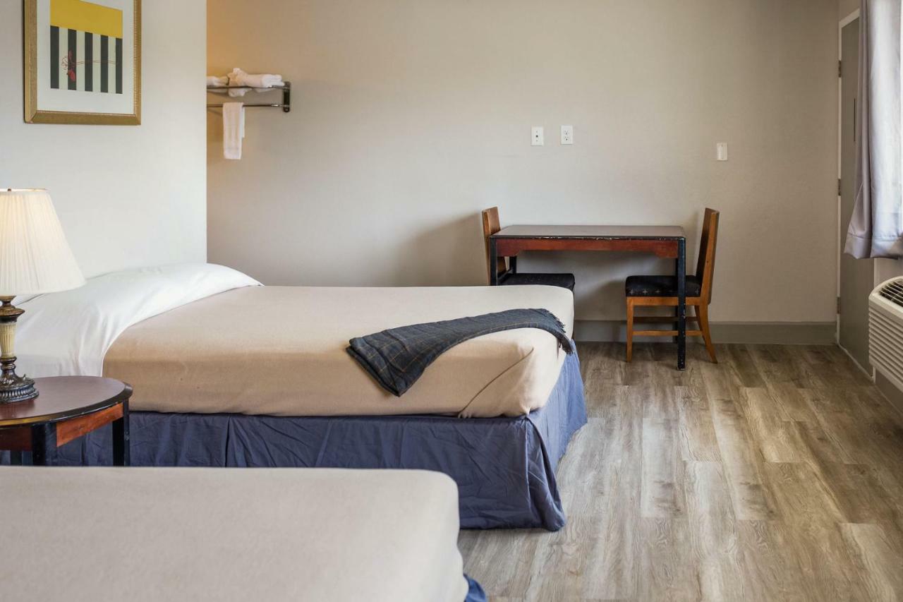 Merit Inn And Suites Μπόμοντ Εξωτερικό φωτογραφία