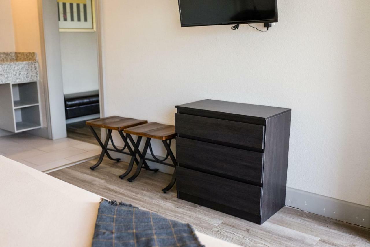 Merit Inn And Suites Μπόμοντ Εξωτερικό φωτογραφία