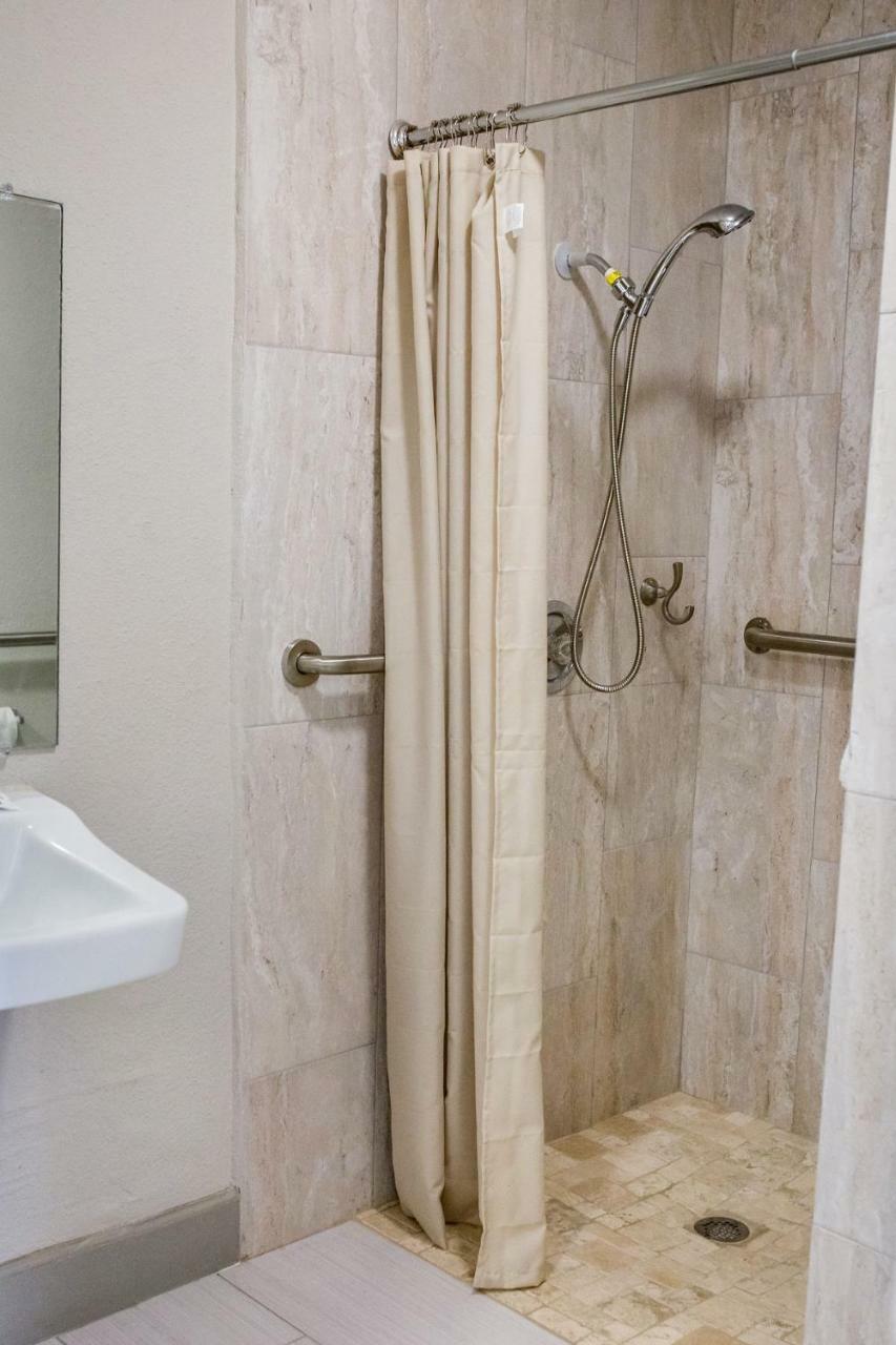 Merit Inn And Suites Μπόμοντ Εξωτερικό φωτογραφία