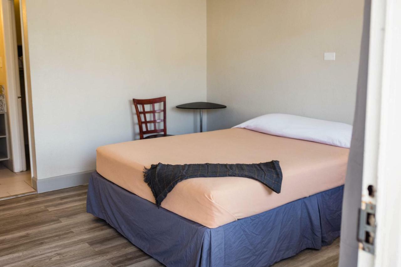Merit Inn And Suites Μπόμοντ Εξωτερικό φωτογραφία