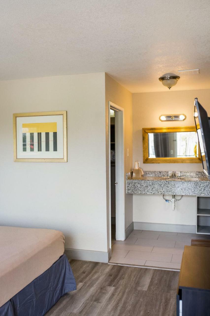 Merit Inn And Suites Μπόμοντ Εξωτερικό φωτογραφία