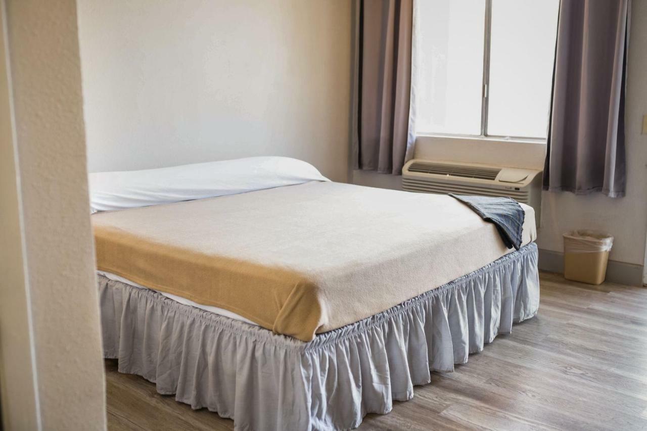 Merit Inn And Suites Μπόμοντ Εξωτερικό φωτογραφία