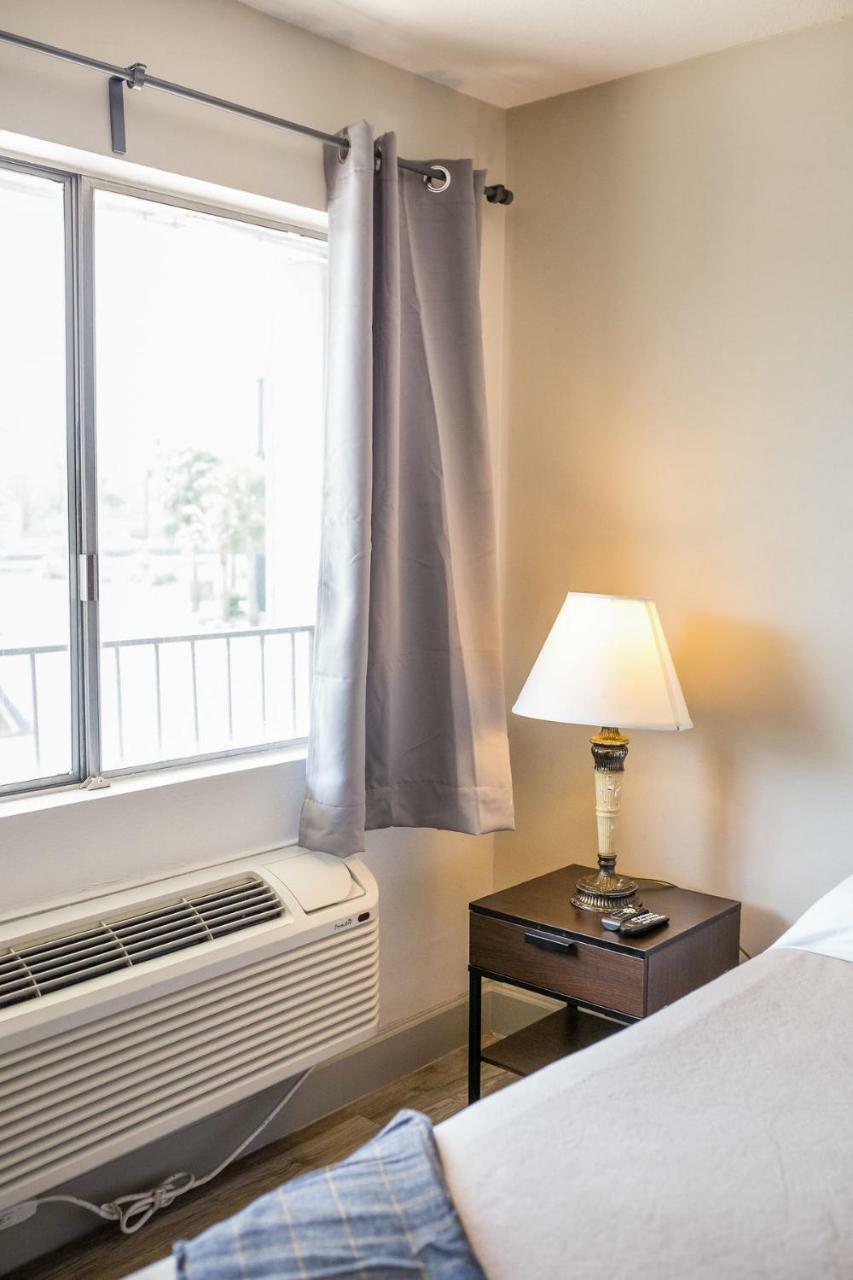 Merit Inn And Suites Μπόμοντ Εξωτερικό φωτογραφία