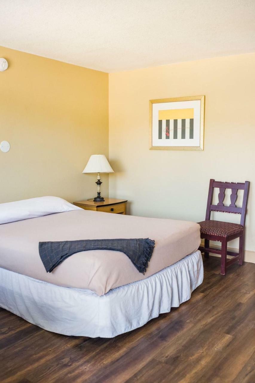 Merit Inn And Suites Μπόμοντ Εξωτερικό φωτογραφία